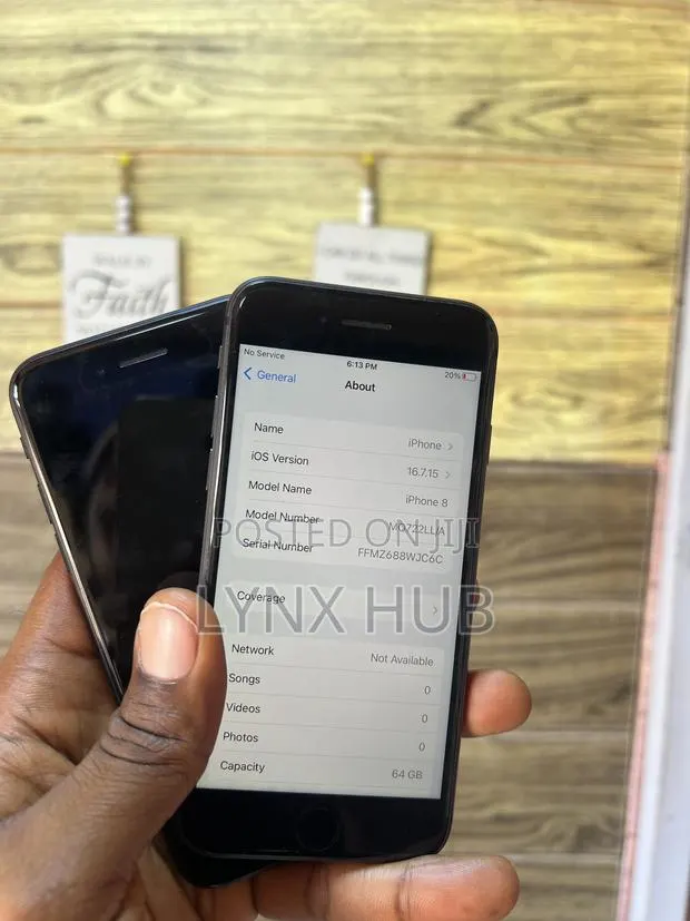 Apple iPhone 8 64 GB Black · Photo 1
