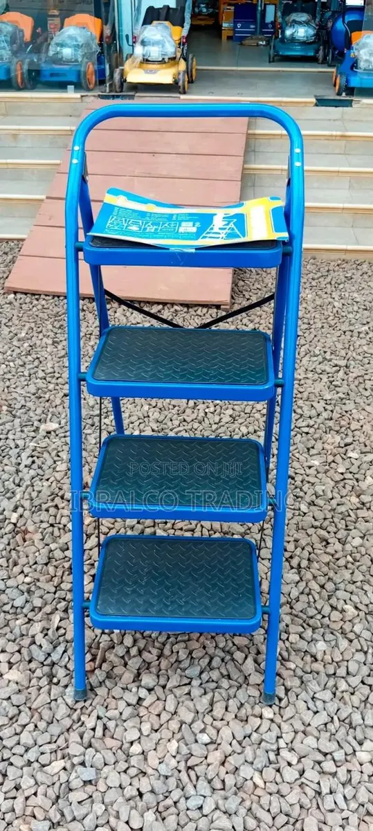 Steel Household Ladder 4 Steps · Photo 1