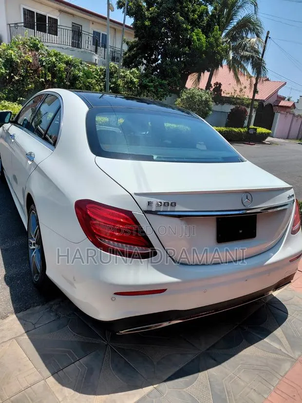 Mercedes-Benz E300 2018 White · Photo 1