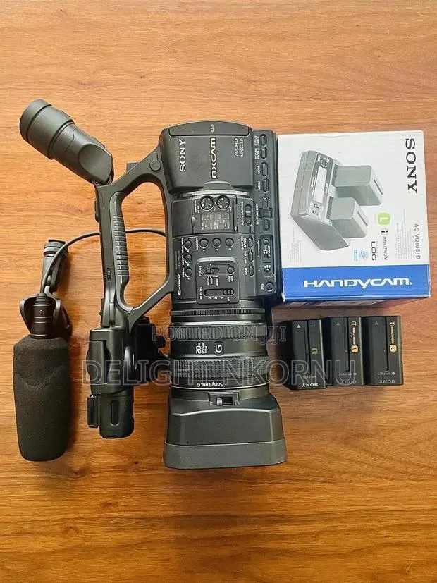 Sony HXR-Nx5p Pro Hd Camcorder + 3 Batteries + Original Sony Charger · Photo 1