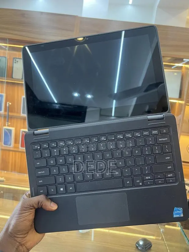 New Laptop Dell Latitude 3120 8GB Intel Core i3 SSD 128GB · Photo 1