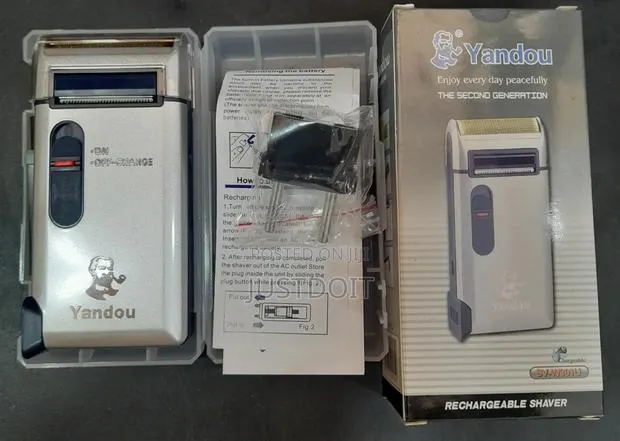 Rechargeable Shaver and Smoothener · Photo 1