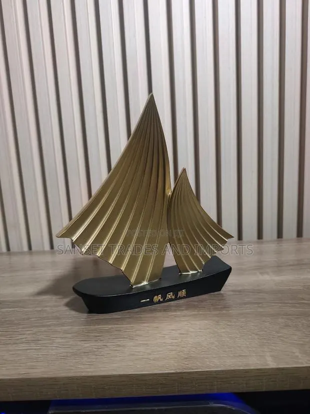 Decorative Gold Sailing Ship · Photo 1