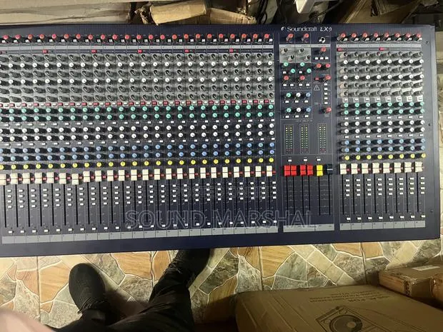 Soundcraft Lx9 32 Channel Professional Mixer · Photo 1