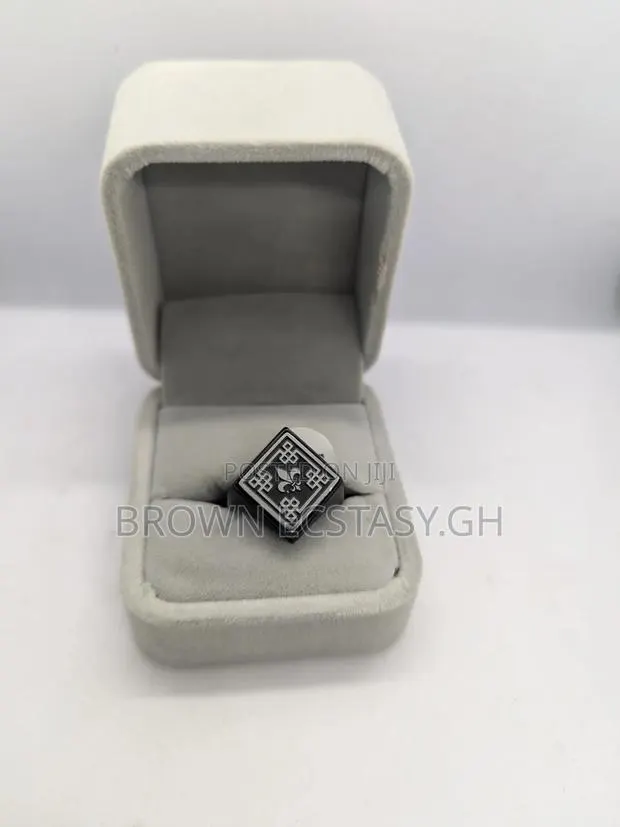 Fleur De Lis Ring · Photo 1