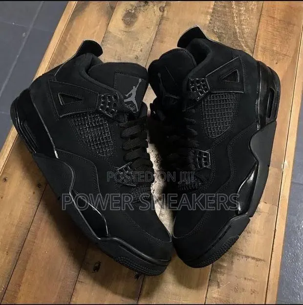 Jordan 4 Retro · Photo 1