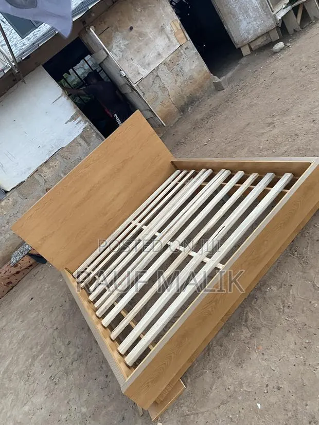 Queen Size Bed Frame · Photo 1