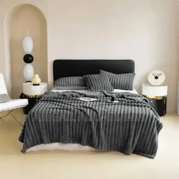 Funnel Blanket With Two Pillow Cases · Photo 1