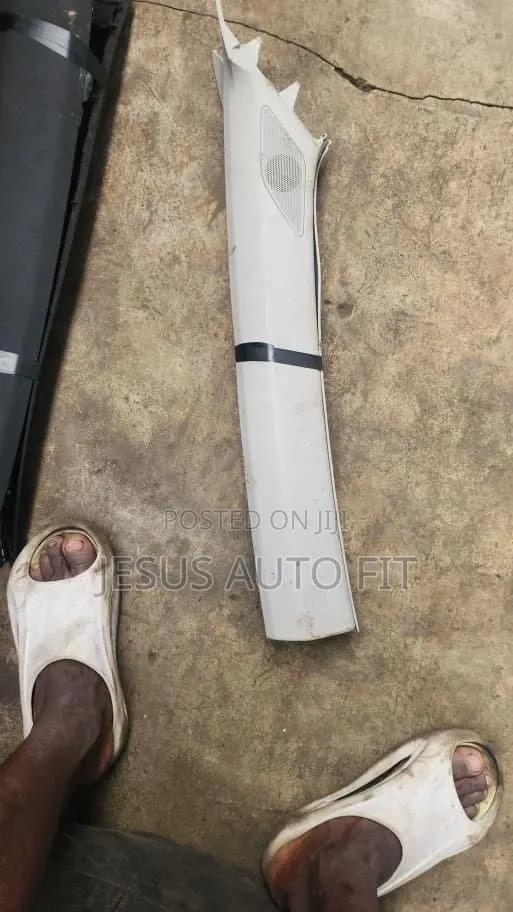 2023-2025 Honda Cr-v Windshield Right Pillar Trim Cover Speaker · Photo 1