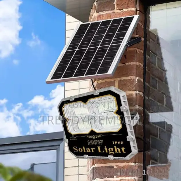 100w Durable Solar Flood Light · Photo 1
