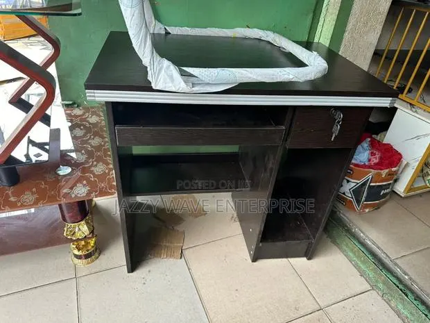 Office Table · Photo 1