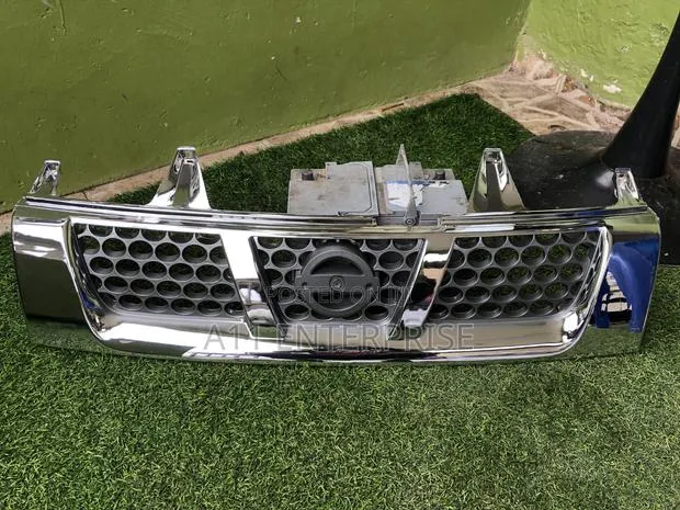 Nissan Hardbody 2008-2015 Front Grill · Photo 1