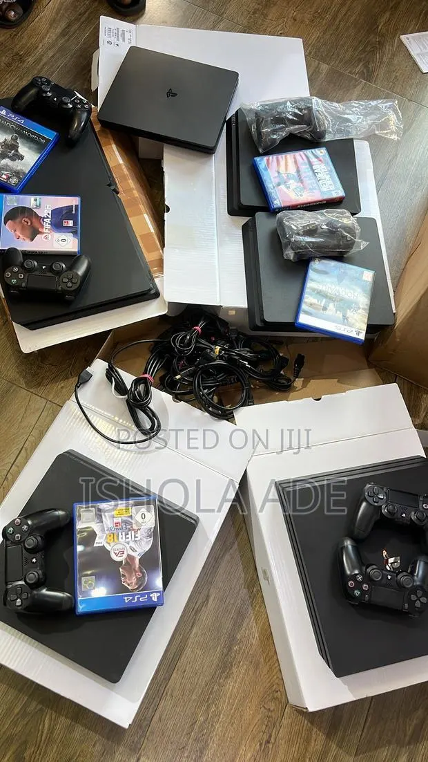 Playstation 4 Slim · Photo 1