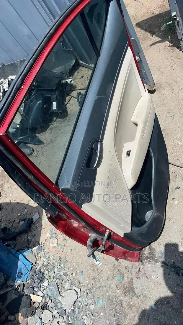 Hyundai Elantra 2016-2017-2018 Door Homeused · Photo 1