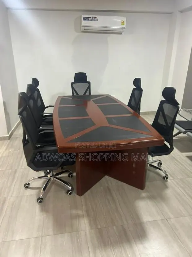 8 Seater Executive Conference Table · Photo 1