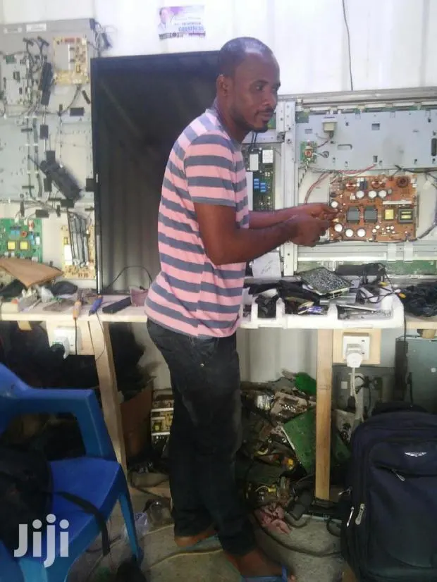 Specialist In Flat Screen TV, LED, LCD And Plasma TV.. · Photo 1