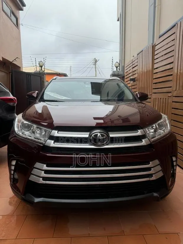 Toyota Highlander LE 2019 · Photo 1
