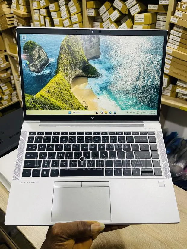 Laptop HP EliteBook 845 G8 16GB AMD Ryzen 3 SSD 256GB · Photo 1