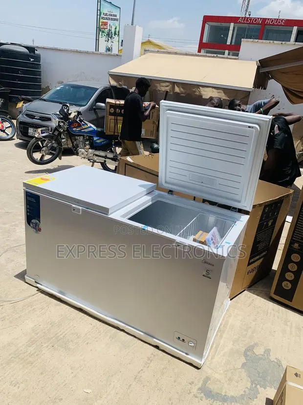 Eco Mode Function Chest Freezer 2 Doors Midea · Photo 1