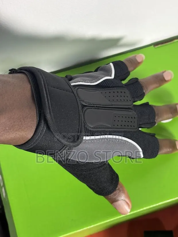 Quality Motorcycle Riding Gloves With Strong Grip · Photo 1
