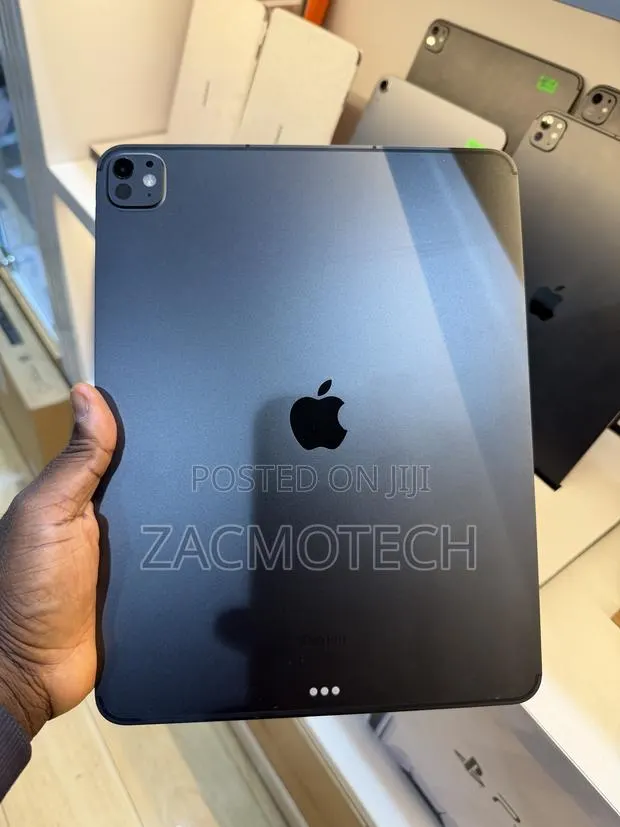 Apple iPad Pro 13 (2024) 256 GB Black · Photo 1