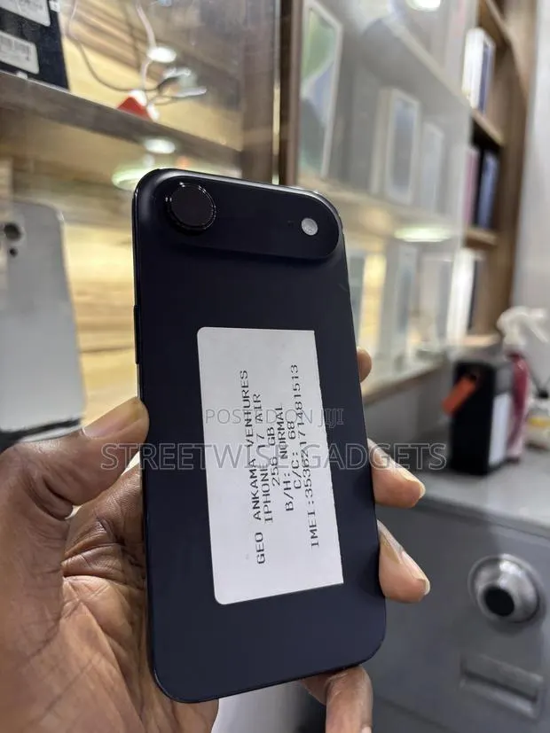 Apple iPhone Air 256 GB Graphite · Photo 1