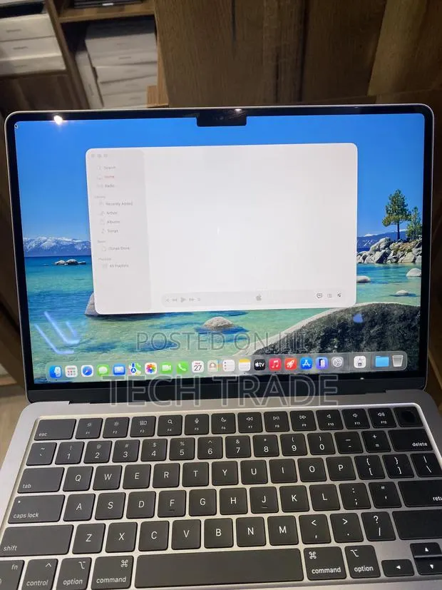 Apple MacBook Air 2024 M3 13-inch 24GB Apple M3 SSHD (Hybrid) 512GB · Photo 1