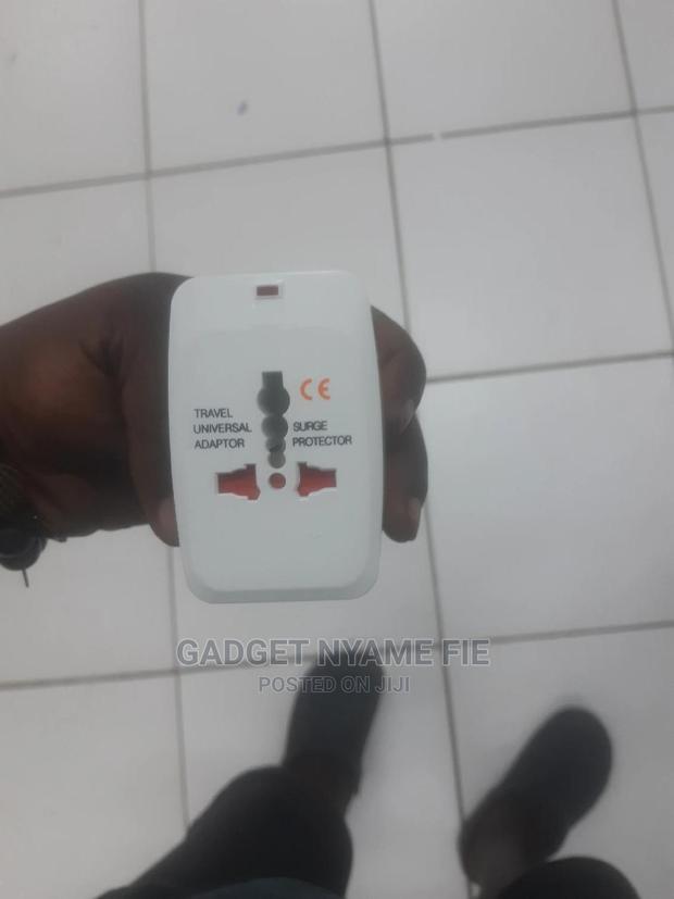 Universal (Eu/ Us/ Uk/ Au )Travel Ac Power Adaptor (100-250 Volts) · Photo 4