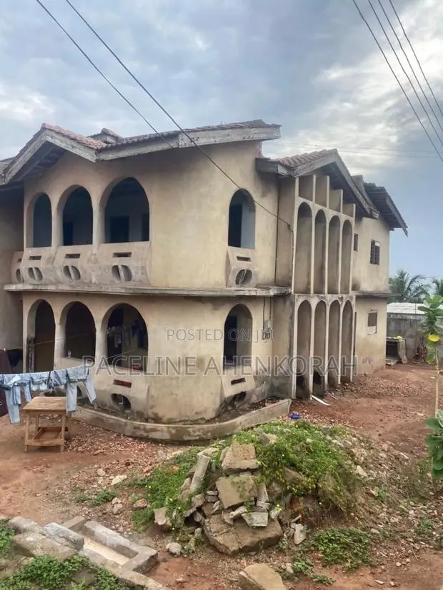 8bdrm Apartment in Aplaku, Ga South Municipal for sale · Photo 1