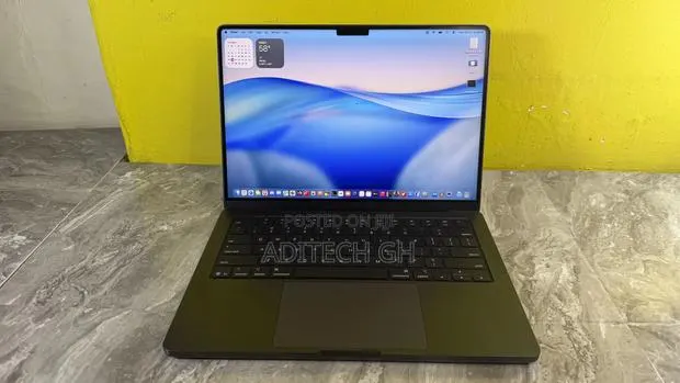 New Apple MacBook Pro 2026 M5 Max 16-inch 48GB Apple M5 Max SSD 2T · Photo 1