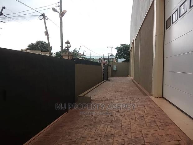 1300 SQM Warehouse Newly Built · Photo 2