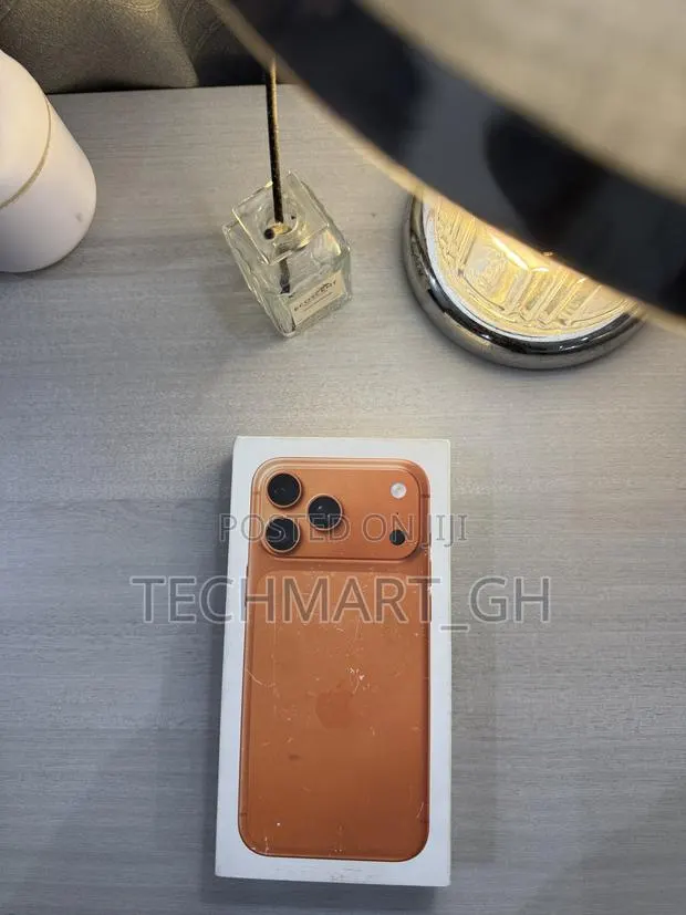 New Apple iPhone 17 Pro Max 256 GB Orange · Photo 1