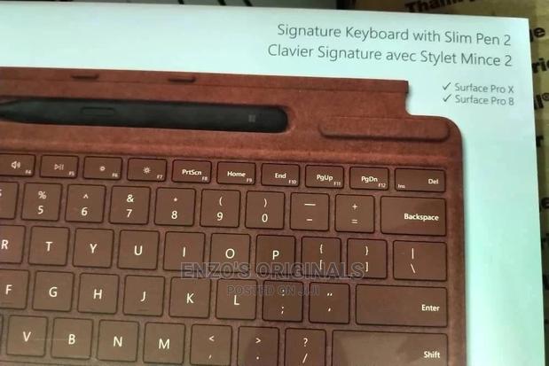 Microsoft Surface Pro 8 to 11 Signature Keyboard With Slim Pen · Photo 3