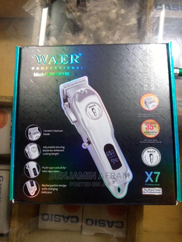 Rechargeable Silver Barbering Machine · Photo 3