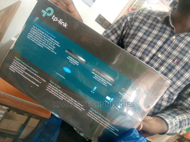 Tp Link 24-Port Gigabit Desktop/Rackmount Switch · Photo 2
