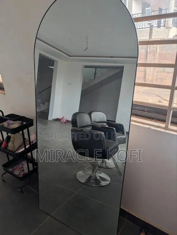 Salon Morrior 6ft With Light · Photo 1