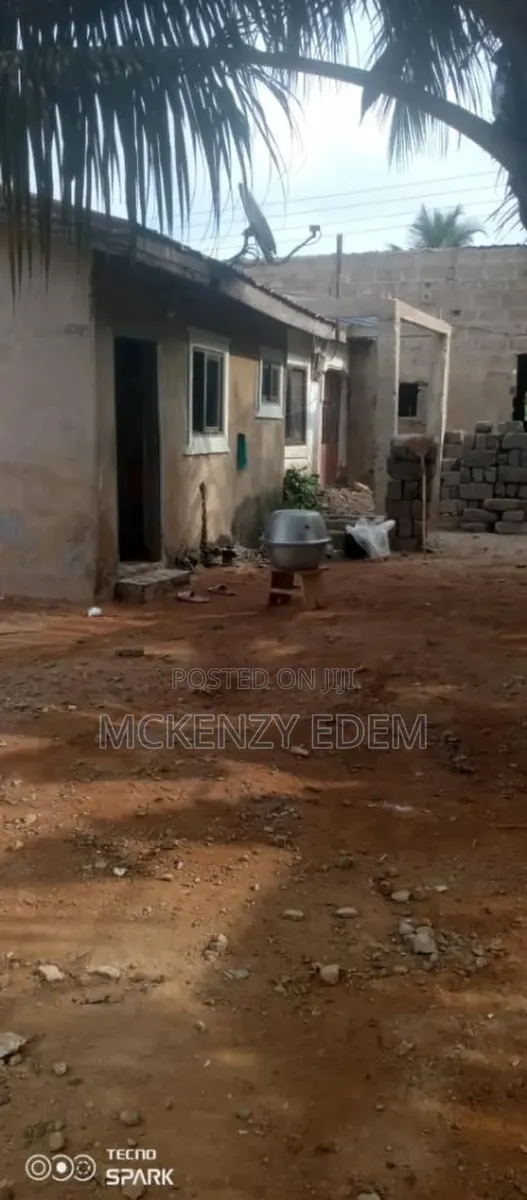 8bdrm House in Pokuase for sale · Photo 1