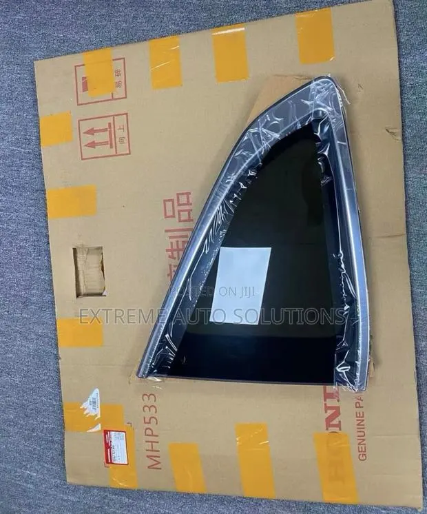 Honda CRV Body Vent Glass 2017-22 · Photo 1