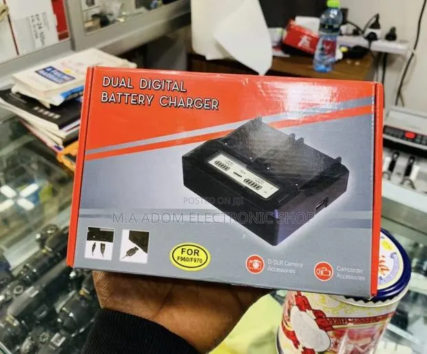 Original Dual Digital Battery Charger With USB Output · Photo 1