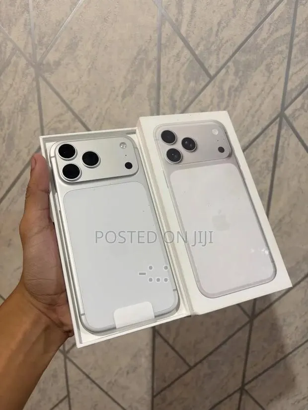 Apple iPhone 17 Pro Max 512 GB Silver · Photo 1