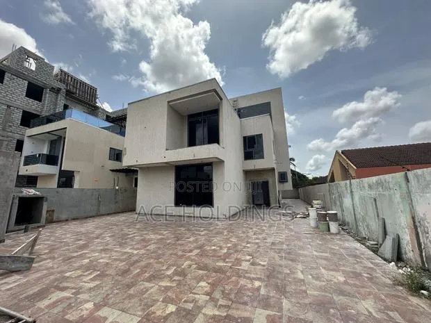 5bdrm Mansion in East Legon for sale · Photo 1
