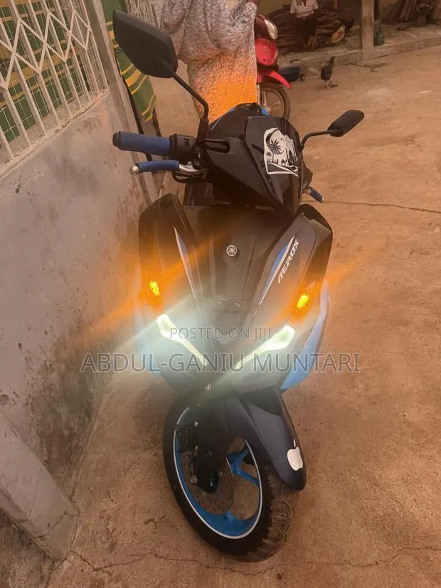Yamaha 2025 Blue · Photo 1