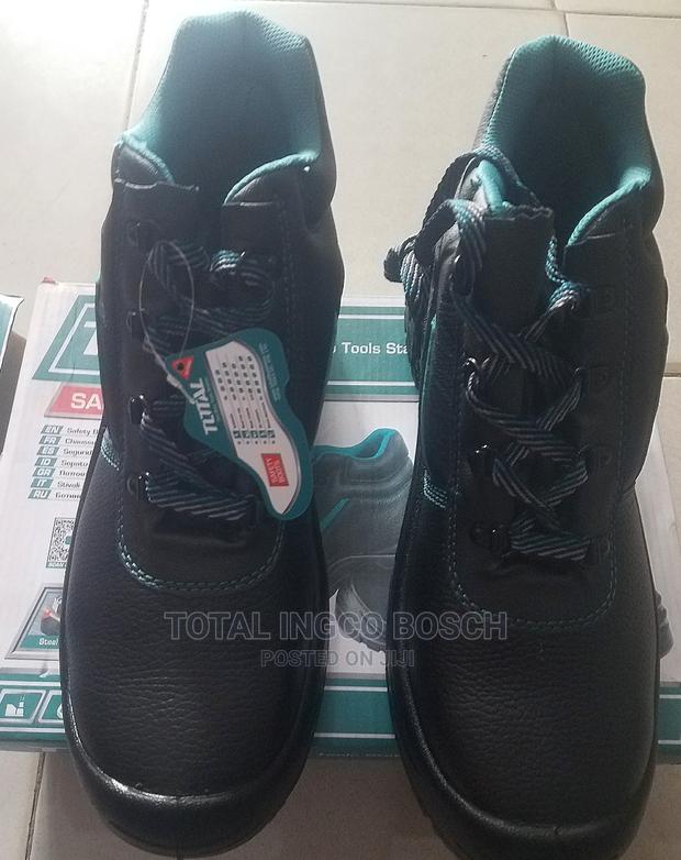 Safety Boots · Photo 1