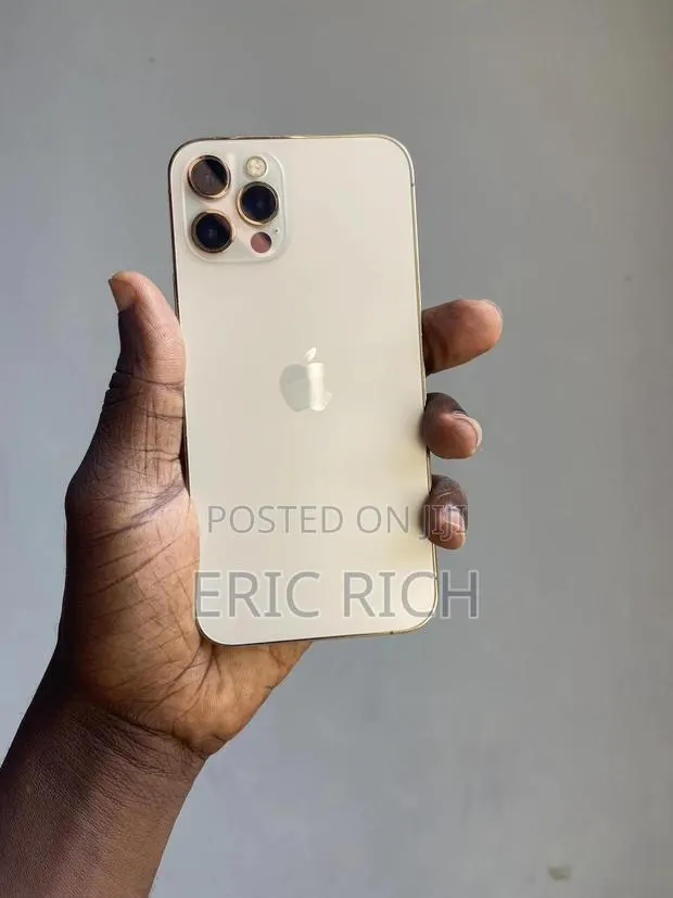 Apple iPhone 12 Pro 128 GB Gold · Photo 1