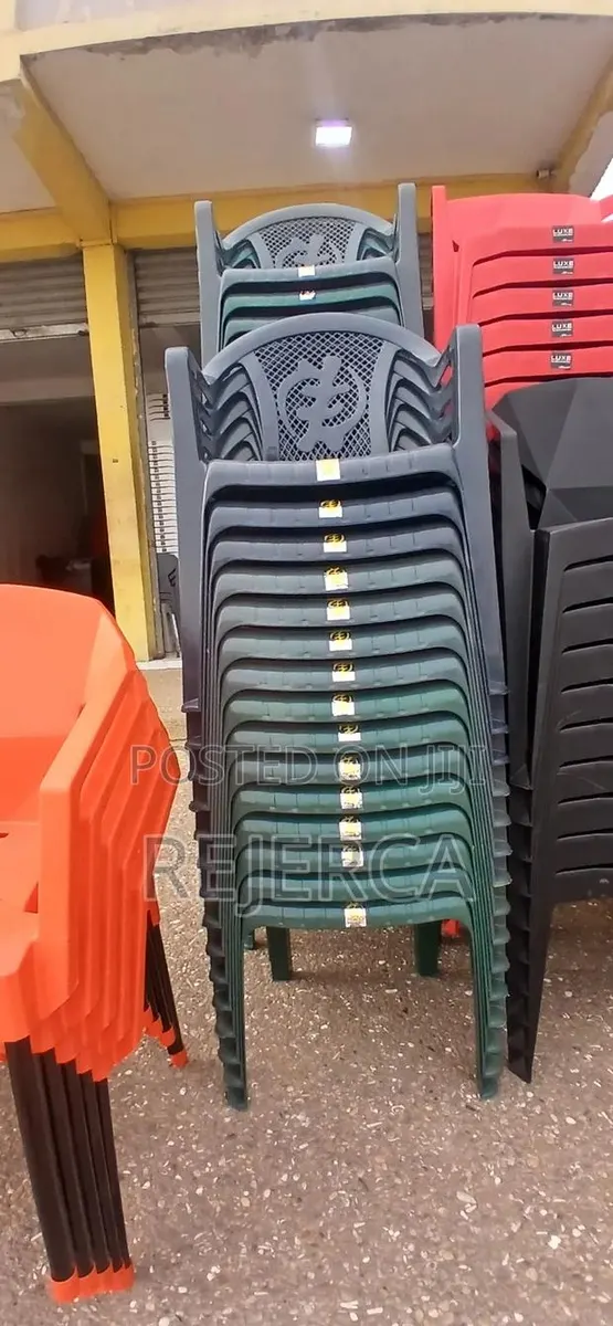 Affordable Plastic Chair · Photo 1