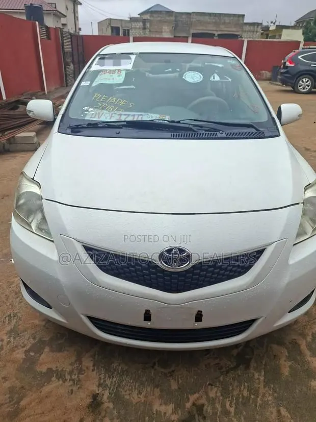 Toyota Belta 2010 White · Photo 1
