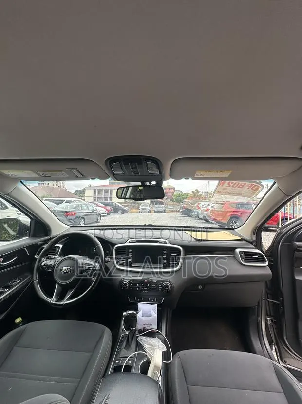 Kia Sorento 2.4L L FWD 2017 Gray · Photo 8