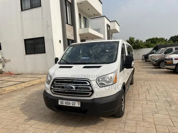 Bus Rental Ford Transit · Photo 1