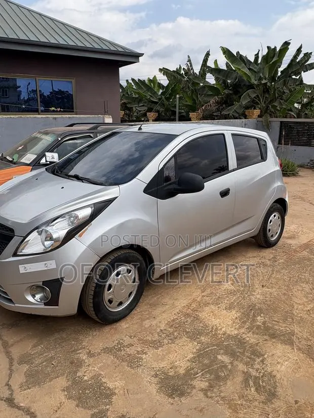 Chevrolet Spark 2013 Silver · Photo 1