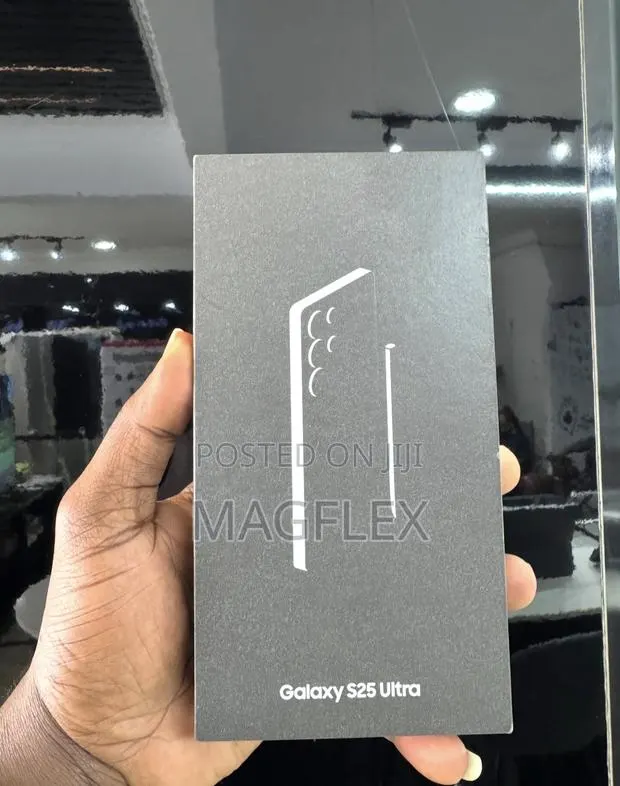 New Samsung Galaxy S25 Ultra 1 TB Black · Photo 1